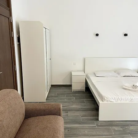 The Old Mint House Sleeps 15 Βαλέτα