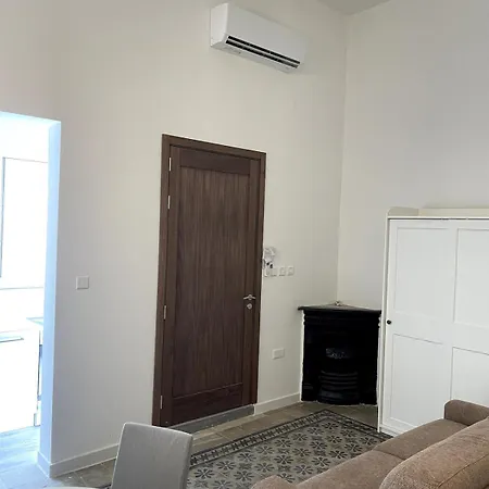 The Old Mint House Sleeps 15 La Valletta