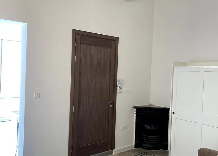 The Old Mint House Sleeps 15 Valletta