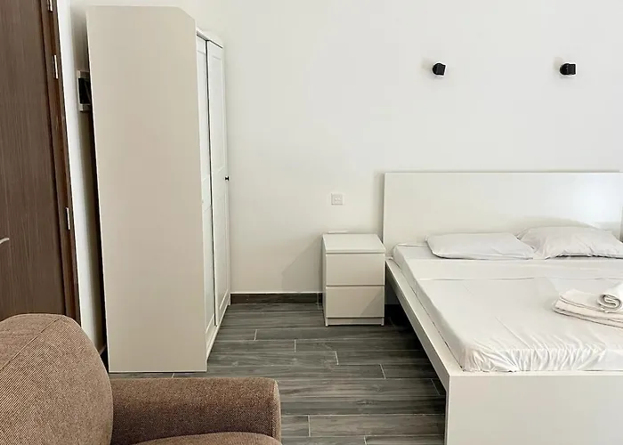 The Old Mint House Sleeps 15 Valletta