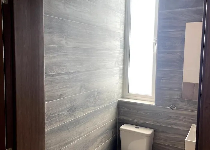 The Old Mint House Sleeps 15